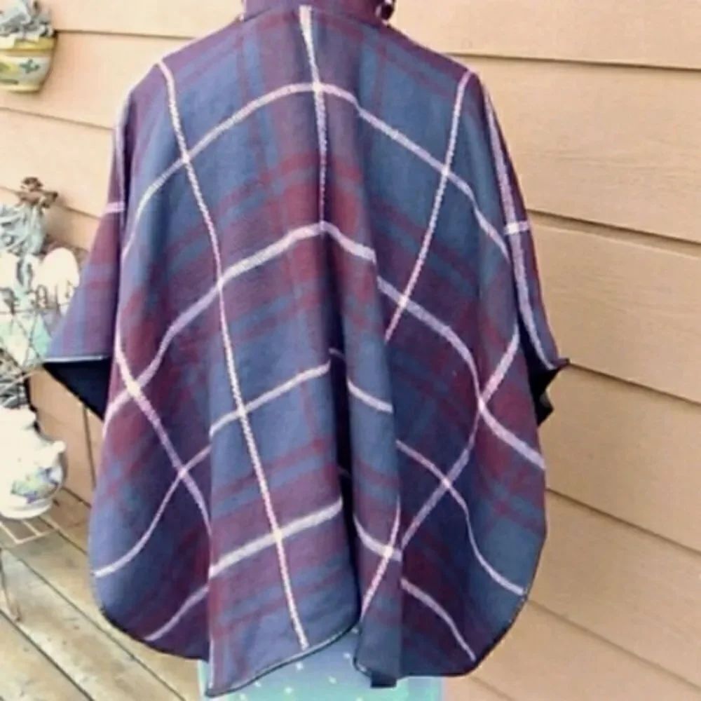Apt. 9 Plaid Cape - Picture 4 of 11